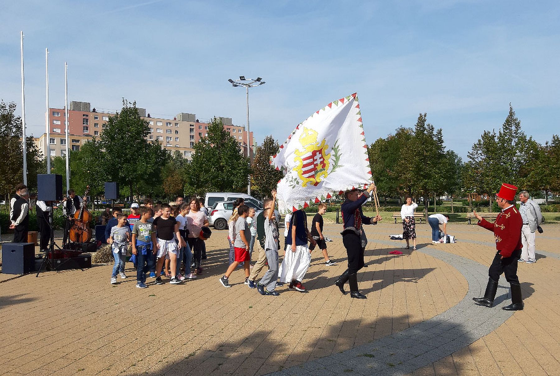 János vitéz nyomában barangoltak a diákok a Petőfi parkban